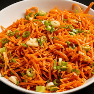CHICKEN HAKKA NOODLES